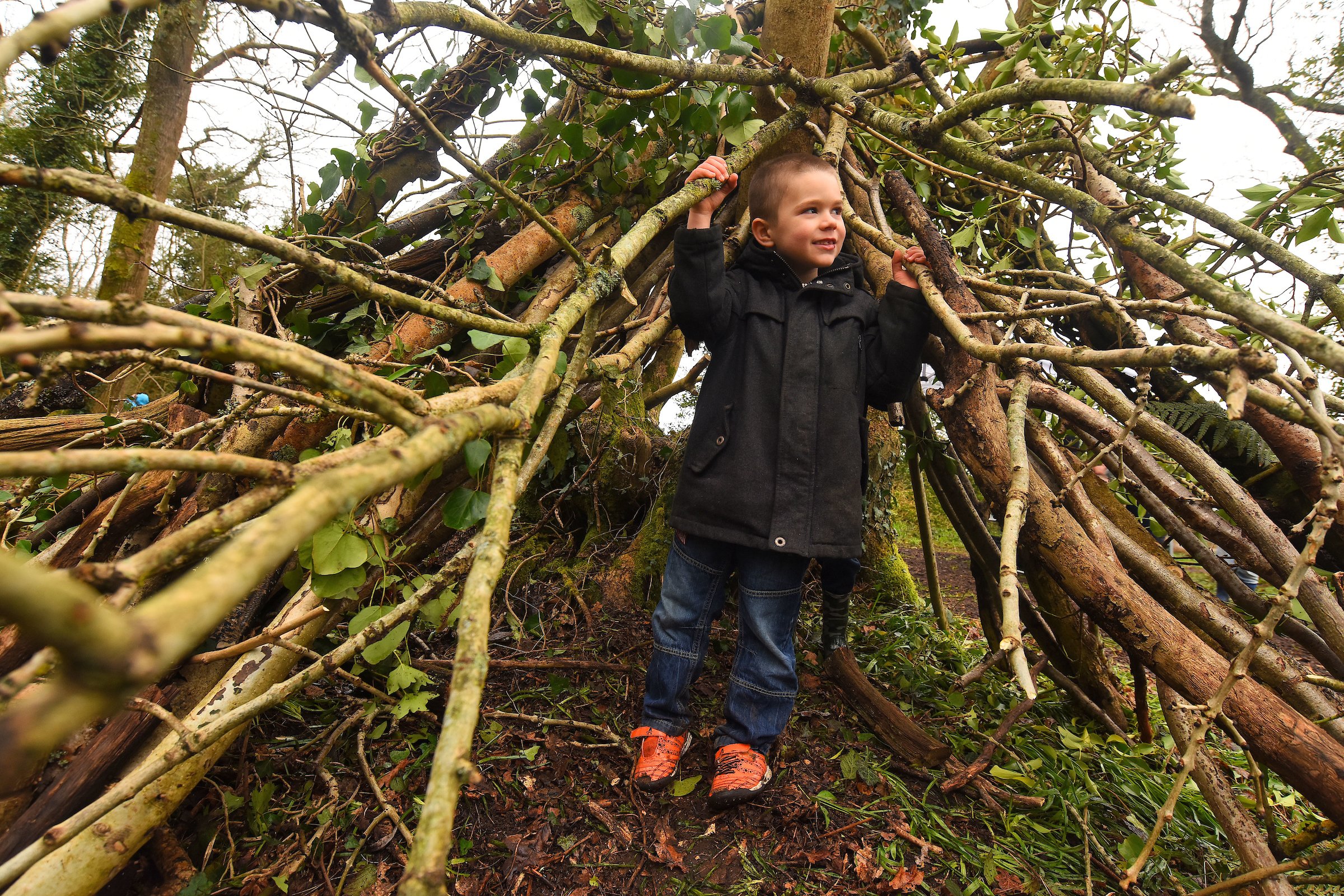 Den building at the Holbury Manor wild play site opening April 2018 Den building at the Holbury Manor wild play site opening April 2018