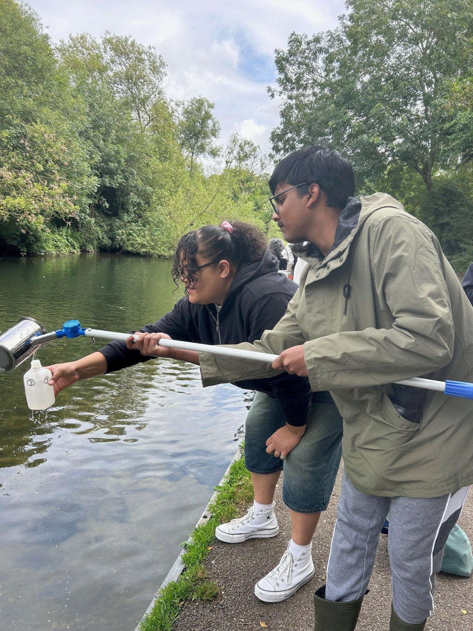 Water recovery session with Freinds of Itchen River Estuary, Southampton - Jazob Mahmud, 14 years old and Imani Okoh, 23 years old (credit TFL) Two young people testing water quality on the Itchen River Estuary